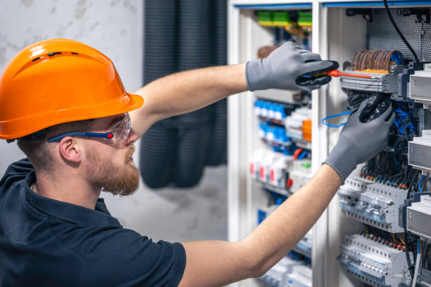 Best Circuit Breaker Repair  in Country Clu, MO